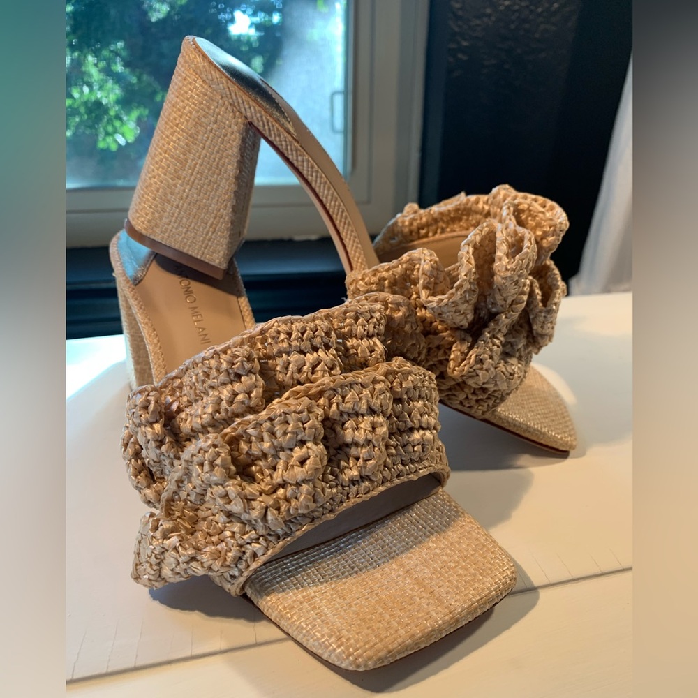 ANTONIO MELANI Tan cream heel, pump slide ruffle raffia size 7.5 NWOT very cute